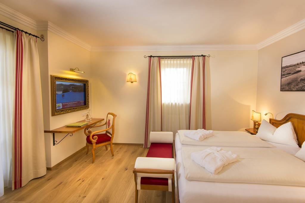 Hotel Zum Jungen Roemer Radstadt Camera foto